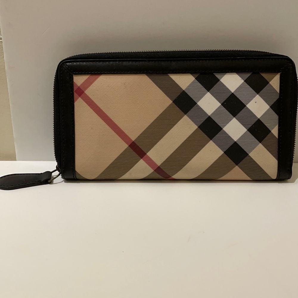 Burberry wallet clutch  classic